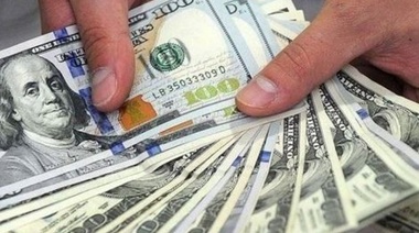 El dólar volvió a dispararse y cerró a $62,37