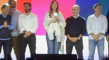 "Yo los voy a seguir defendiendo", dijo Vidal al asumir su derrota en la provincia