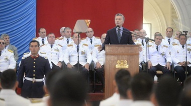 Macri sostuvo que las Fuerzas Armadas "están hoy al servicio de la vida democrática" del país