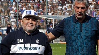 Pellegrino fue reelecto en Gimnasia y Maradona confirmó que sigue como DT