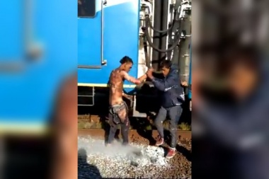 Sigue grave el joven que se electrocutó en el techo del tren Roca