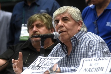 Hugo Moyano dijo que "no es serio" un paro del transporte en días feriados