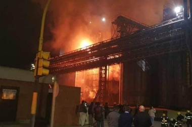Una fuerte explosión en el Polo Petroquímico sacudió Bahía Blanca