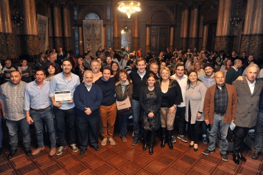 Distinguen a ciudadanos que colaboraron con la implementación del Plan Fines en La Plata