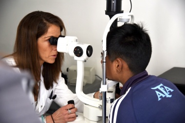 Ponen en marcha un programa de atención oftalmológica gratuita para alumnos platenses