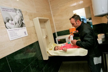 Avanza la instalación de cambiadores de bebés en baños públicos