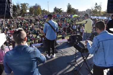 Más de 25 mil vecinos disfrutaron la llegada de la primavera en Parque Alberti