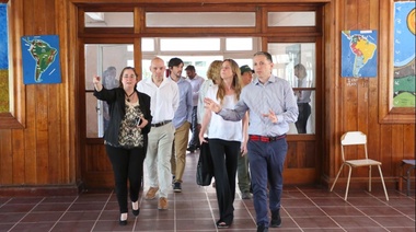 La ministra de Educación recorrió obras en Esteban Echeverría junto al intendente