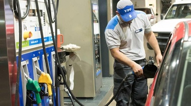 El Gobierno extiende un mes más el congelamiento de los combustibles