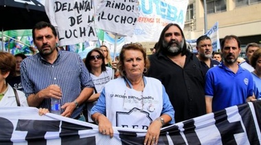 Docentes exigieron a Kicillof el pago total de la cláusula gatillo y aseguraron que "el salario no se toca"