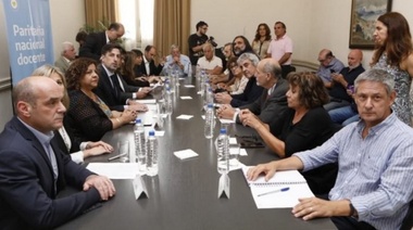 Piso nacional: docentes acordaron un salario inicial de $23 mil en marzo y 25 mil en julio