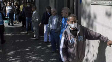 Pesce sobre las largas colas en los bancos: "Vivimos una situación inédita que nos desbordó"