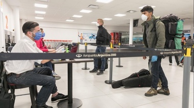 Regresan argentinos varados en Asia y África