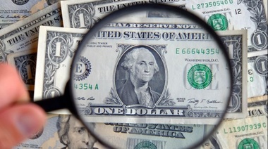 El dólar oficial abrió estable y el blue cotiza a $128