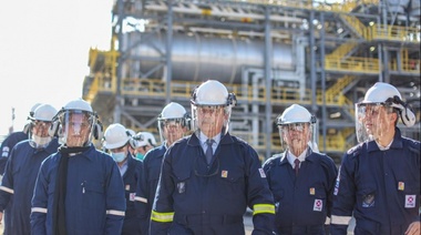 Alberto Fernández inauguró la primera planta refinadora de diésel premium del país