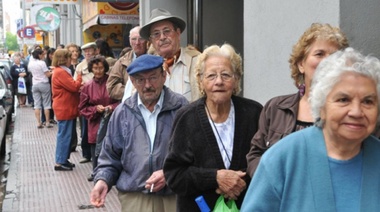 El Gobierno prorrogó la suspensión de la ley de movilidad jubilatoria