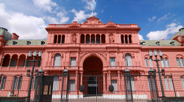 El Gobierno congela el sueldo de los funcionarios políticos