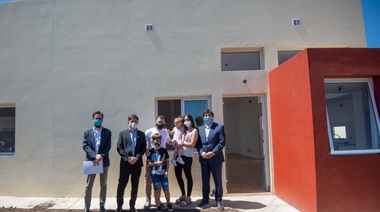 Kicillof, entregó viviendas en Daireaux: "Esto no es gasto, es inversión"