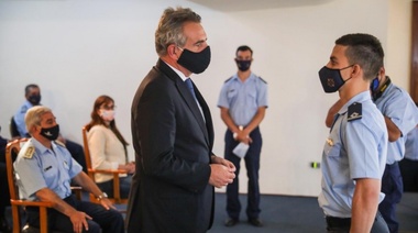 Agustín Rossi aseguró que el Gobierno aspira a vacunar  "30 millones de argentinos" en el 2021