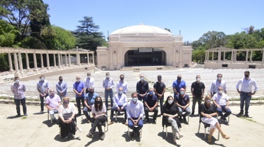 Garro visitó el Teatro del Lago junto a su gabinete