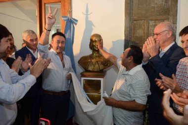Restituyeron los bustos de Perón y Evita en el Ministerio de Salud bonaerense