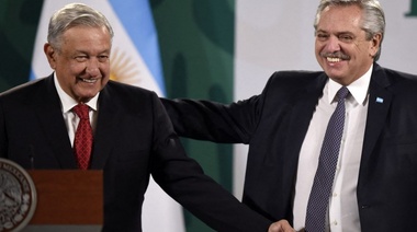 Alberto Fernández participa en el actos por los 200 años de la independencia de México