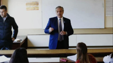Alberto Fernández brindó una clase de Derecho Político