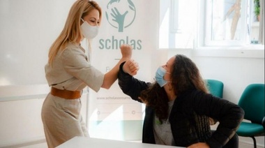 Fabiola Yañez visitó una fundación durante la gira por Europa