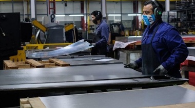 Extienden por un mes la prohibición de despidos