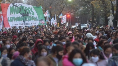 Concurrida marcha en La Plata por el #NiUnaMenos