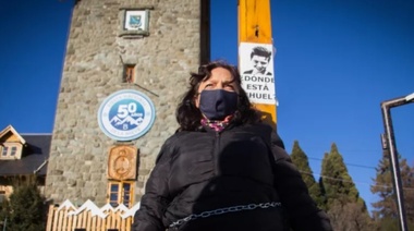 Trabajadora hotelera se encadenó en el Centro Cívico de Bariloche