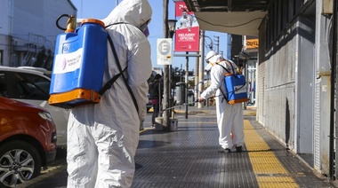 Operativo de desinfección en el Centro Comercial de Munro