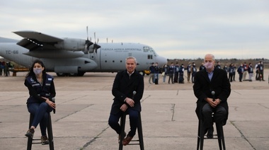 Solá y Taiana despidieron a la Misión de Cascos Blancos con ayuda humanitaria a Haití