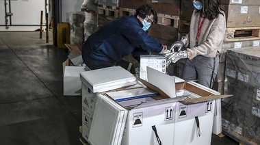 Llegó al país el primer cargamento de vacunas Pfizer