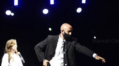 Un custodio de Milei amagó con sacar un arma en el escenario del Luna Park