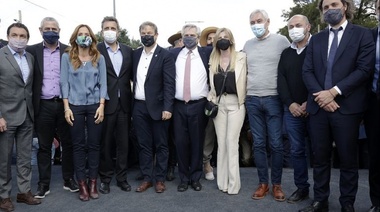 Fernández le agradeció a Kicillof y a los intendentes bonaerenses "el trabajo enorme que hicieron durante la campaña"