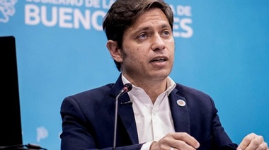 Kicillof dijo que el que no quiere vacunarse "pone en riesgo a los demás"