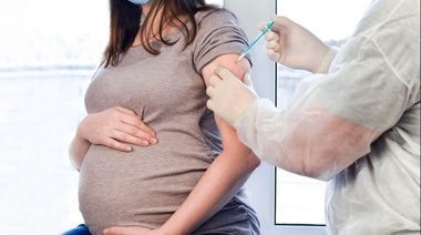 Los trabajadores de seguridad y las personas gestantes podrán acceder a la tercera dosis