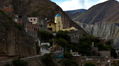 Un alud en Iruya dejó dividido al pueblo