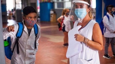 Habilitan la vacunación libre de terceras dosis para docentes y mayores de 50 años