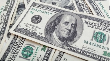 El dólar paralelo cae $8 y cotiza a $214
