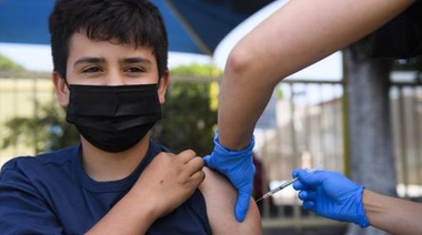 La provincia vacunará a niños y niñas contra la Covid-19 en 2.600 escuelas