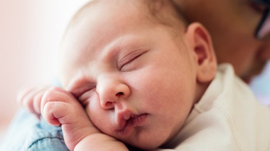 Amplían el régimen de licencias parentales para trabajadores estatales