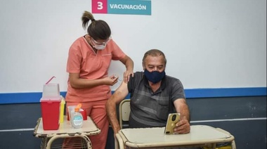 Habrá vacunación libre de tercera dosis para mayores de 12 años