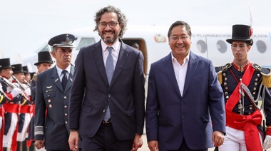 El presidente de Bolivia llegó al país y fue recibido por el canciller Cafiero