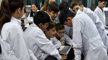 Presentan en plan integral para brindar internet a las escuelas