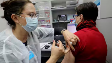 Comienzan a aplicar la cuarta dosis de la vacuna contra el Covid