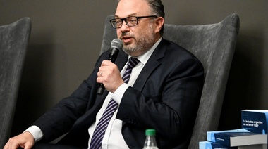 Matías Kulfas: "Dujovne, Sandleris y Caputo son los responsables del saqueo a la Argentina"