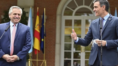 Alberto Fernández viaja a España