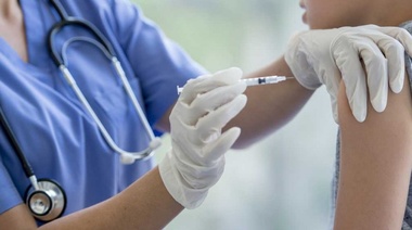 Autorizan la aplicación de dosis de refuerzo en nenes de 5 a 11 años con Pfizer y Moderna